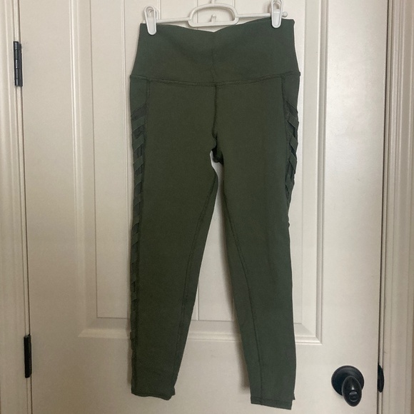 Alo Cropped Leggings - Picture 1 of 3